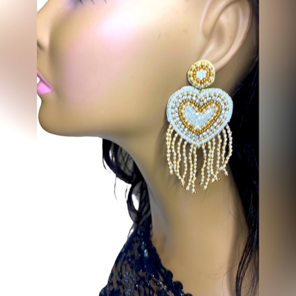 🌺Noir Beaded Heart Earrings